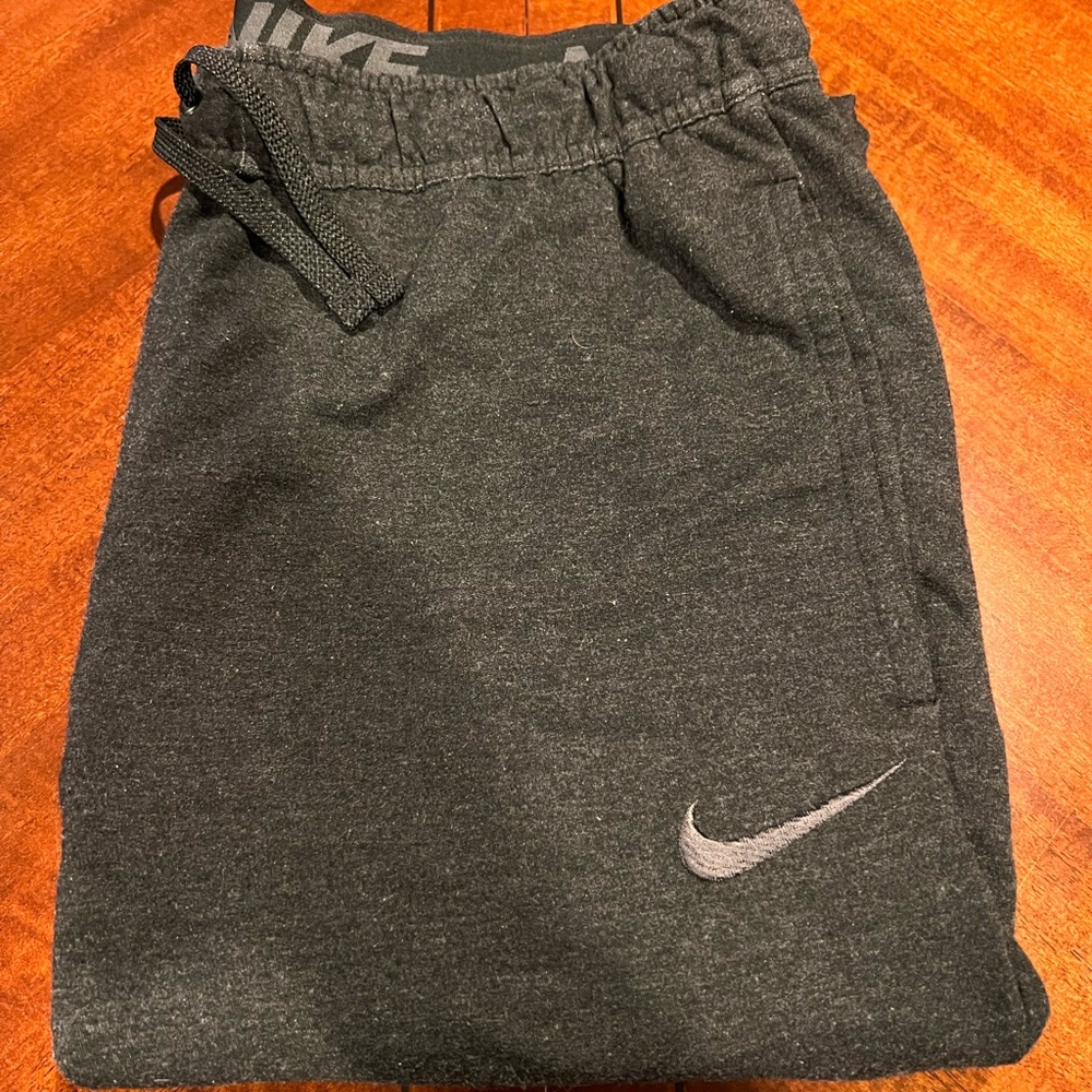 Men’s Large Nike Dri-FIT tapered training pants